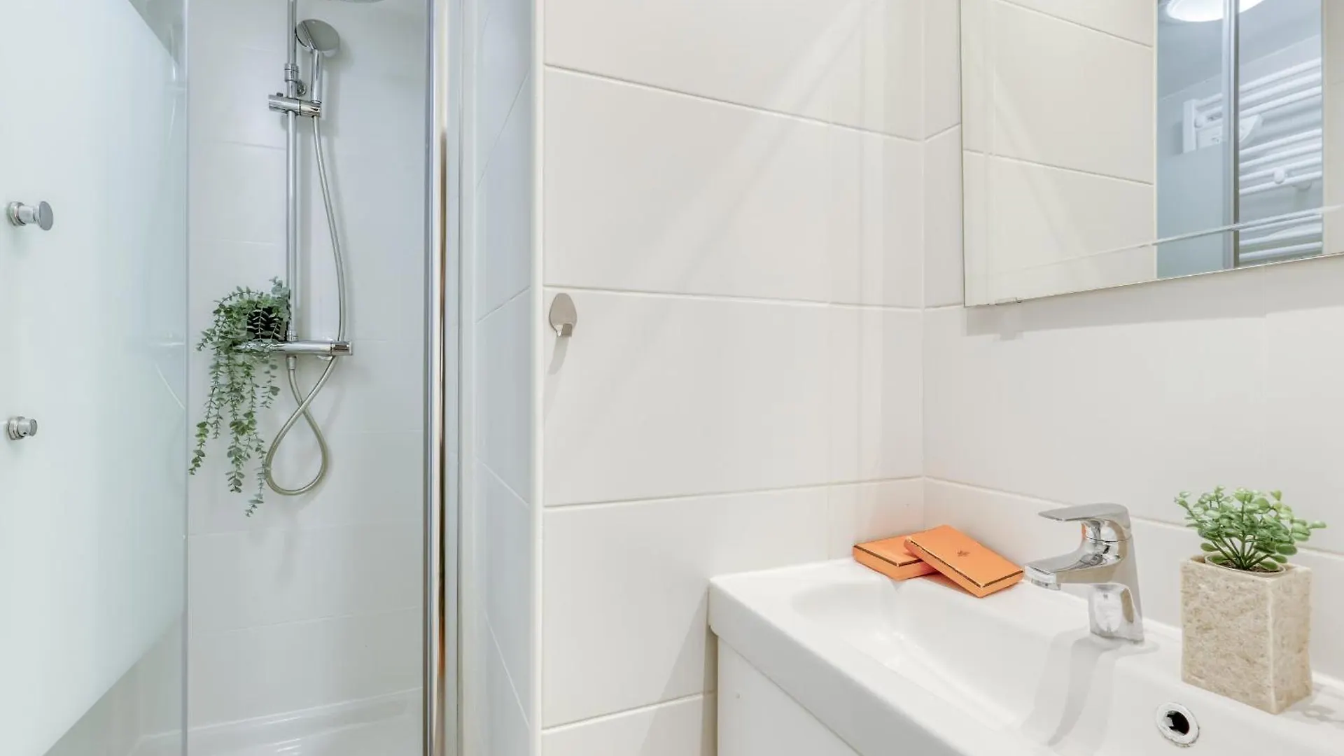 Warm & Cozy T2 In The Heart Of 02 Apartment Paris